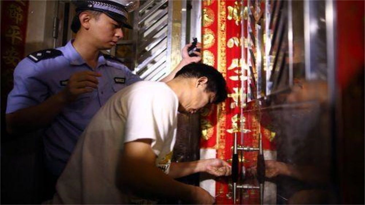 新屯街道请开锁师傅开了锁后，师傅为什么一般都不进门，就算主人请也不进去？